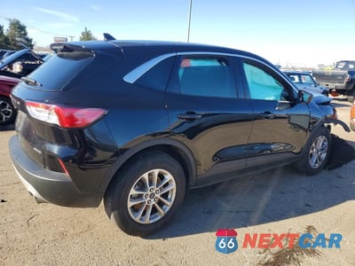 Trzecie zdjęcie samochodu z tyłu: 2022 FORD ESCAPE SE VIN:1FMCU9G61NUB48637 - miniatura