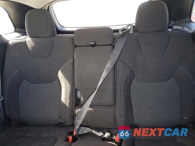 Zdjęcie 10 z 13 samochodu: 2019 JEEP CHEROKEE LATITUDE VIN:1C4PJLCB1KD416841 - miniatura