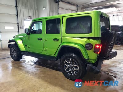 Drugie zdjęcie samochodu z przodu: 2026 JEEP WRANGLER SAHARA VIN:1C4PJXEG0TW220444 - miniatura