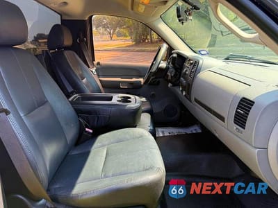 Piąte zdjęcie samochodu w środku: 2008 CHEVROLET SILVERADO C1500 VIN:1GCEC14C28Z204734 - miniatura