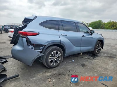 Trzecie zdjęcie samochodu z tyłu: 2020 TOYOTA HIGHLANDER XLE VIN:5TDGZRAHXLS005348 - miniatura