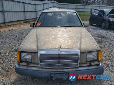 Piąte zdjęcie samochodu w środku: 1992 MERCEDES-BENZ 300 E VIN:WDBEA30EXNB604004 - miniatura