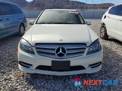 Piąte zdjęcie samochodu w środku: 2011 MERCEDES-BENZ C 300 4MATIC VIN:WDDGF8BB2BR161464 - miniatura