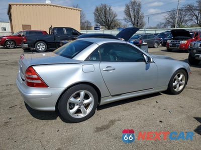 Trzecie zdjęcie samochodu z tyłu: 2001 MERCEDES-BENZ SLK 320 VIN:WDBKK65F61F199958 - miniatura
