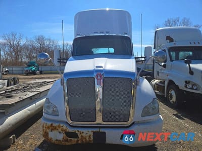 Zdjęcie 9 z 10 samochodu: 2014 KENWORTH T680 SEMI TRUCK VIN:1XKYA48X4EJ402604 - miniatura