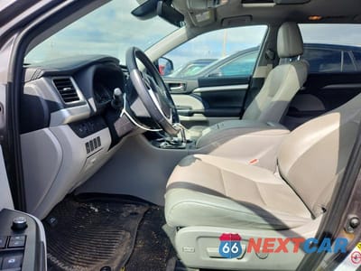 Zdjęcie 7 z 13 samochodu: 2019 TOYOTA HIGHLANDER XLE VIN:5TDJZRFH7KS569228 - miniatura
