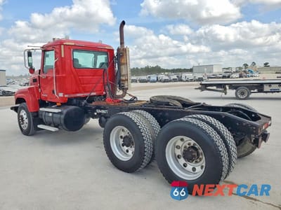 Trzecie zdjęcie samochodu z tyłu: 2008 MACK CHU613 SEMI TRUCK VIN:1M1AN09Y98N003296 - miniatura