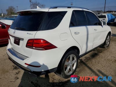 Trzecie zdjęcie samochodu z tyłu: 2016 MERCEDES-BENZ GLE 350 4MATIC VIN:4JGDA5HB5GA670645 - miniatura