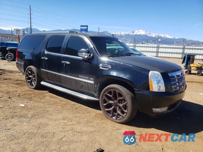 Czwarte zdjęcie samochodu z boku: 2013 CADILLAC ESCALADE ESV LUXURY VIN:1GYS4HEF2DR298040 - miniatura