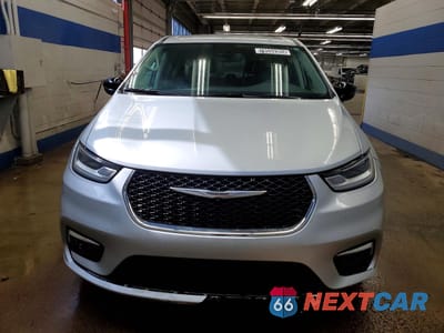 Piąte zdjęcie samochodu w środku: 2024 CHRYSLER PACIFICA TOURING L VIN:2C4RC1BG3RR134082 - miniatura