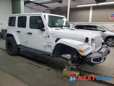 Czwarte zdjęcie samochodu z boku: 2021 JEEP WRANGLER UNLIMITED SAHARA 4XE VIN:1C4JJXP69MW735048 - miniatura