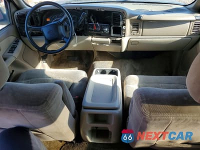 Zdjęcie 8 z 13 samochodu: 2002 CHEVROLET SUBURBAN C1500 VIN:1GNEC16Z22J331661 - miniatura