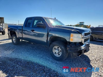 Czwarte zdjęcie samochodu z boku: 2007 CHEVROLET SILVERADO K2500 HEAVY DUTY VIN:1GCHK29K17E513428 - miniatura