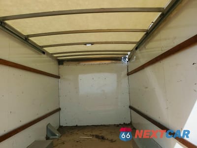 Zdjęcie 10 z 13 samochodu: 2024 GMC SAVANA BOX TRUCK VIN:1GD07RFP7R1116920 - miniatura