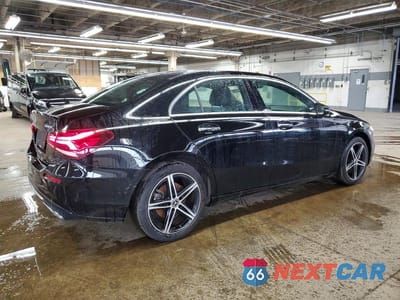 Trzecie zdjęcie samochodu z tyłu: 2019 MERCEDES-BENZ A 220 4MATIC VIN:WDD3G4FB7KW023550 - miniatura