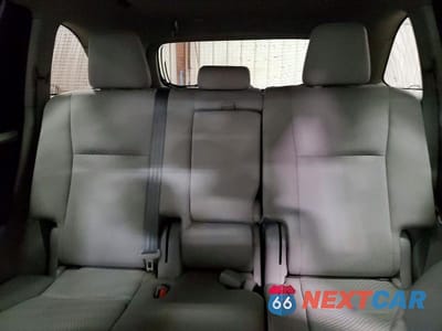 Zdjęcie 10 z 13 samochodu: 2017 TOYOTA HIGHLANDER LE VIN:5TDBZRFH2HS382461 - miniatura