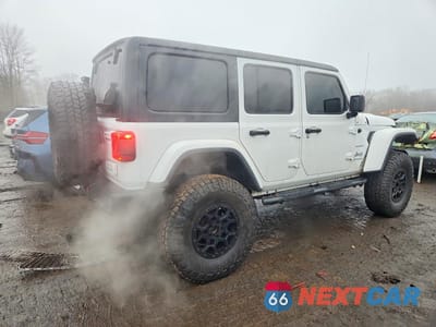 Trzecie zdjęcie samochodu z tyłu: 2018 JEEP WRANGLER UNLIMITED SAHARA VIN:1C4HJXEG5JW120194 - miniatura