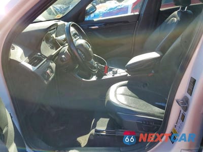 Zdjęcie 7 z 12 samochodu: 2018 BMW X1 XDRIVE28I VIN:WBXHT3C37J5K30028 - miniatura