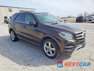 Czwarte zdjęcie samochodu z boku: 2017 MERCEDES-BENZ GLE 350 VIN:4JGDA5JB4HA831871 - miniatura