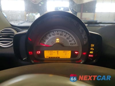 Zdjęcie 9 z 12 samochodu: 2014 SMART FORTWO PURE VIN:WMEEJ3BA6EK781775 - miniatura