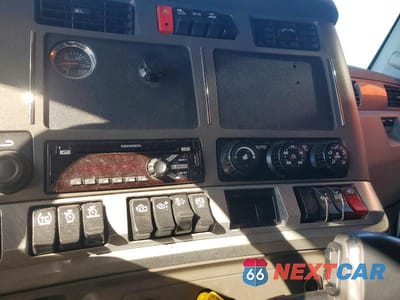 Zdjęcie 9 z 10 samochodu: 2018 KENWORTH T680 SEMI TRUCK VIN:1XKYD49X2JJ175459 - miniatura