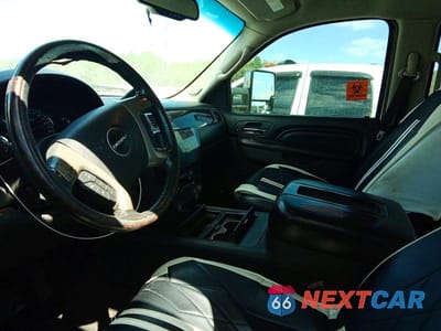 Zdjęcie 7 z 12 samochodu: 2013 GMC SIERRA K2500 DENALI VIN:1GT125E85DF193176 - miniatura