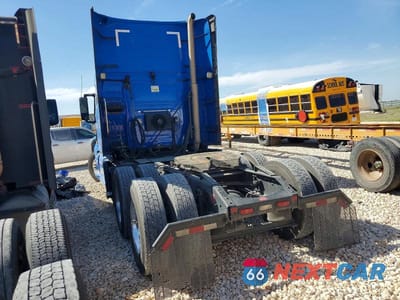 Trzecie zdjęcie samochodu z tyłu: 2022 VOLVO VNL SEMI TRUCK VIN:4V4NC9EH0NN301236 - miniatura