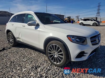 Czwarte zdjęcie samochodu z boku: 2016 MERCEDES-BENZ GLC 300 VIN:WDC0G4JB8GF010974 - miniatura