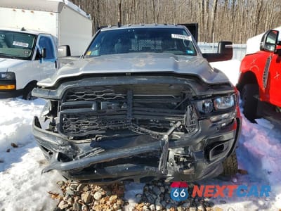 Piąte zdjęcie samochodu w środku: 2023 RAM 5500 FLATBED TRUCK VIN:3C7WRNFL8PG648788 - miniatura