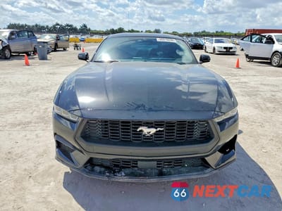 Piąte zdjęcie samochodu w środku: 2024 FORD MUSTANG VIN:1FA6P8TH5R5132540 - miniatura