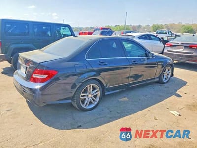 Piąte zdjęcie samochodu w środku: 2013 MERCEDES-BENZ C 300 4MATIC VIN:WDDGF8AB8DR285856 - miniatura