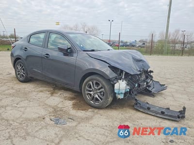 Czwarte zdjęcie samochodu z boku: 2019 TOYOTA YARIS LE VIN:3MYDLBYV2KY514706 - miniatura