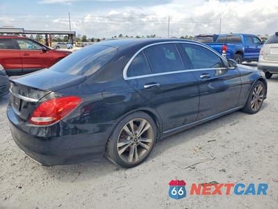 Trzecie zdjęcie samochodu z tyłu: 2017 MERCEDES-BENZ C 300 VIN:55SWF4JB6HU212655 - miniatura