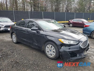 Czwarte zdjęcie samochodu z boku: 2019 FORD FUSION S VIN:3FA6P0G72KR229765 - miniatura