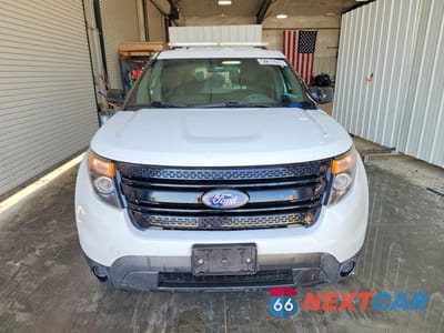 Piąte zdjęcie samochodu w środku: 2015 FORD EXPLORER POLICE INTERCEPTOR VIN:1FM5K8AR9FGC41627 - miniatura