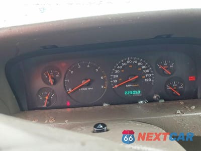 Zdjęcie 9 z 13 samochodu: 2000 JEEP GRAND CHEROKEE LIMITED VIN:1J4GW58N5YC397476 - miniatura