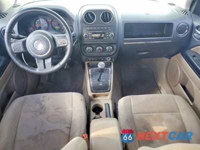 Zdjęcie 8 z 13 samochodu: 2012 JEEP COMPASS LATITUDE VIN:1C4NJCEA6CD634495 - miniatura