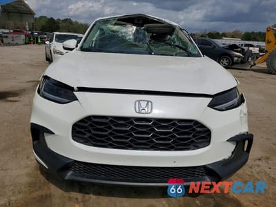 Piąte zdjęcie samochodu w środku: 2025 HONDA HR-V LX VIN:3CZRZ1H38SM746398 - miniatura