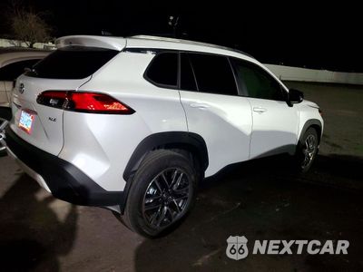 Trzecie zdjęcie samochodu z tyłu: 2026 TOYOTA COROLLA CROSS XLE VIN:7MUDAAAG7TV178981 - miniatura