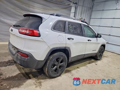 Trzecie zdjęcie samochodu z tyłu: 2017 JEEP CHEROKEE SPORT VIN:1C4PJMAS0HW658705 - miniatura