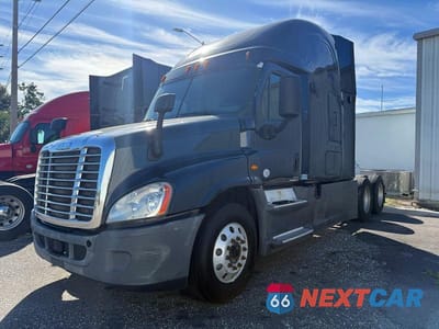 Drugie zdjęcie samochodu z przodu: 2018 FREIGHTLINER CASCADIA TRUCKS VIN:1FUJGLDR6JLHF2531 - miniatura