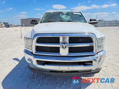 Piąte zdjęcie samochodu w środku: 2018 DODGE 2500 CREW VIN:3C6UR5HL4JG418293 - miniatura