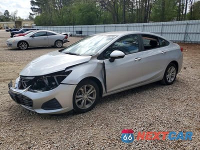 2019 CHEVROLET CRUZE LS 1G1BC5SMXK7151847 - główne zdjęcie licytacji z USA - miniatura