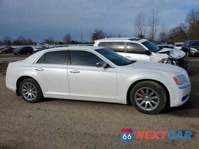 Czwarte zdjęcie samochodu z boku: 2014 CHRYSLER 300C 4DR VIN:2C3CCAEG6EH228432 - miniatura