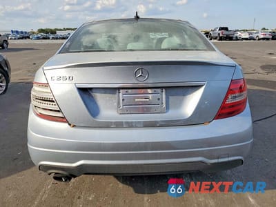 Zdjęcie 6 z 12 samochodu: 2014 MERCEDES-BENZ C 250 VIN:WDDGF4HB3ER310856 - miniatura