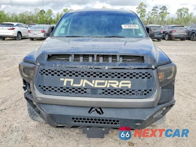 Piąte zdjęcie samochodu w środku: 2019 TOYOTA TUNDRA SR VIN:5TFRM5F13KX142300 - miniatura