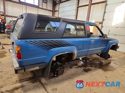 Trzecie zdjęcie samochodu z tyłu: 1988 TOYOTA 4RUNNER SR5 V6 VIN:JT3VN66W5J0006159 - miniatura