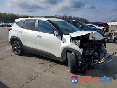 Czwarte zdjęcie samochodu z boku: 2024 KIA SELTOS LX VIN:KNDEPCAA3R7522944 - miniatura