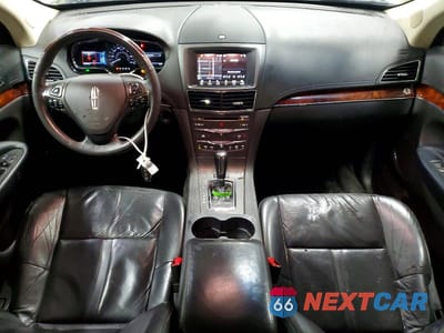 Zdjęcie 8 z 12 samochodu: 2019 LINCOLN MKT VIN:2LMHJ5AT1KBL01920 - miniatura