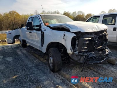 Czwarte zdjęcie samochodu z boku: 2024 FORD F250 SUPER DUTY VIN:1FT7X2BA4REC52166 - miniatura
